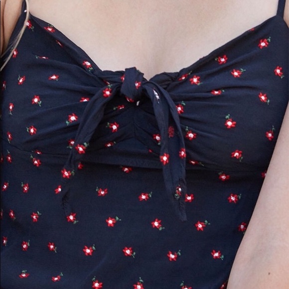 Brandy Melville Sasha Floral Front Knot Tank Top - Picture 5 of 5